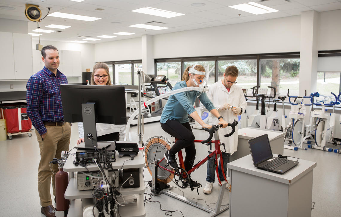 Researchers work with students in the Faculty of Kinesiology's Exercise Physiology Lab.