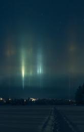 Albertans treated to display of ‘light pillars,’ which appear on cold, calm nights (Jeroen Stil)